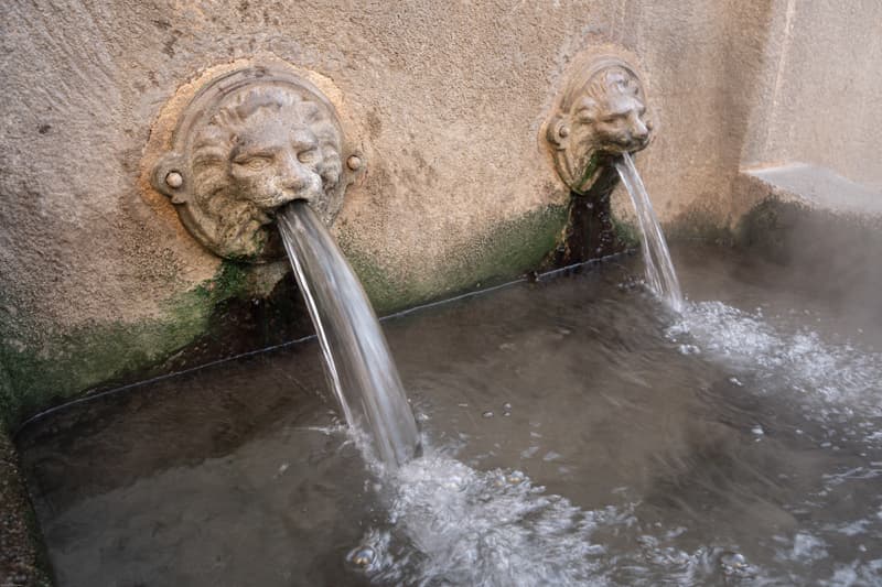 Fuente termal en Caldas